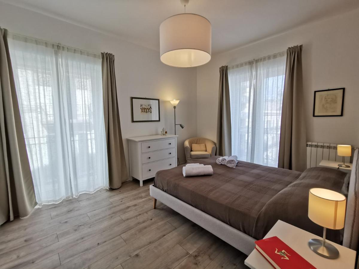 Dagnino House - Luxury Apartment In The Center Of パレルモ エクステリア 写真
